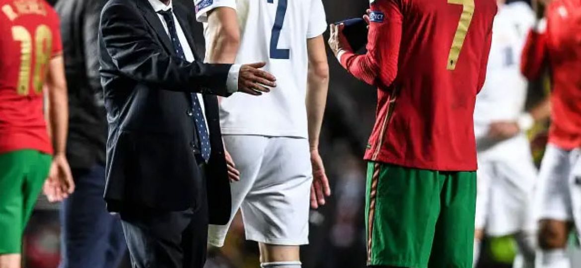 Cristiano Ronaldo's gesture to Fernando Santos after Portugal's defeat to Serbia